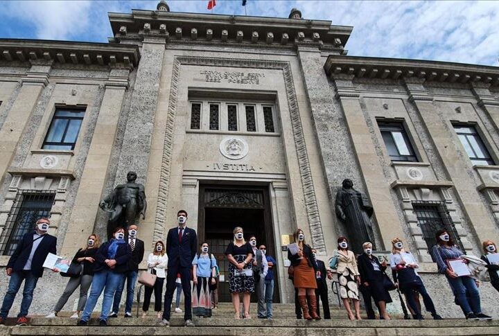 Ιταλία: Συγγενείς θυμάτων κορονωϊού, ζητούν αποζημίωση 100 εκατομμυρίων ευρώ