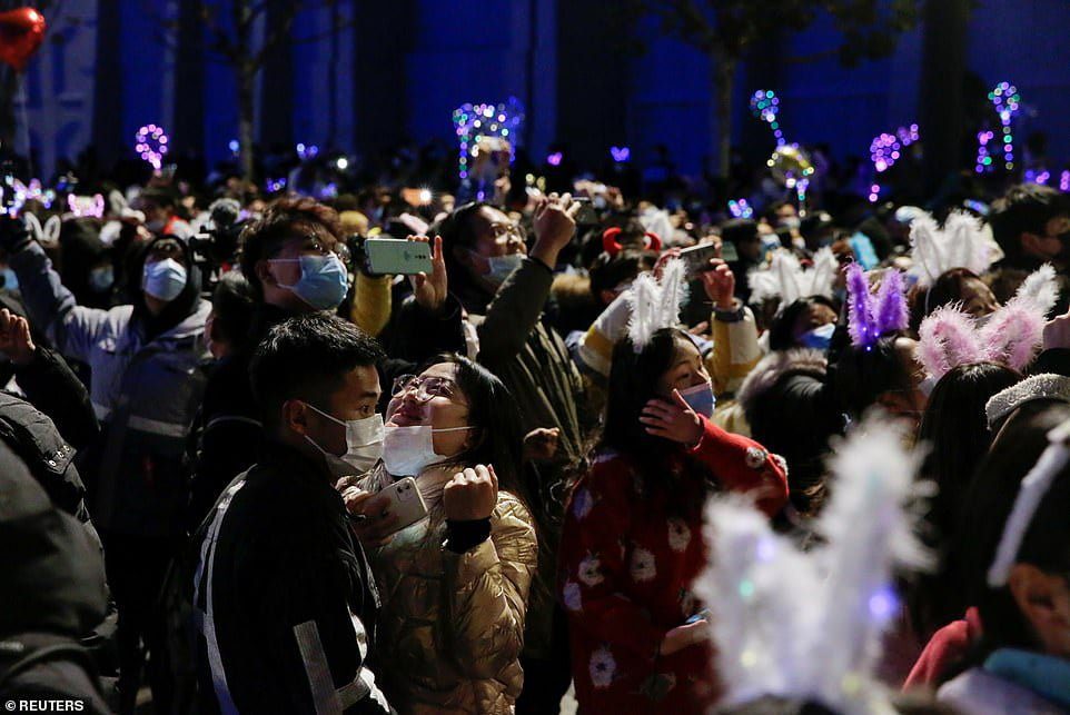 Κίνα: Πως γιόρτασαν την πρωτοχρονιά στην Γιουχάν