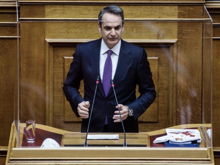 Κ.Μητσοτάκης: Πήρε πίσω το 500ευρω εν μέσω αντιδράσεων