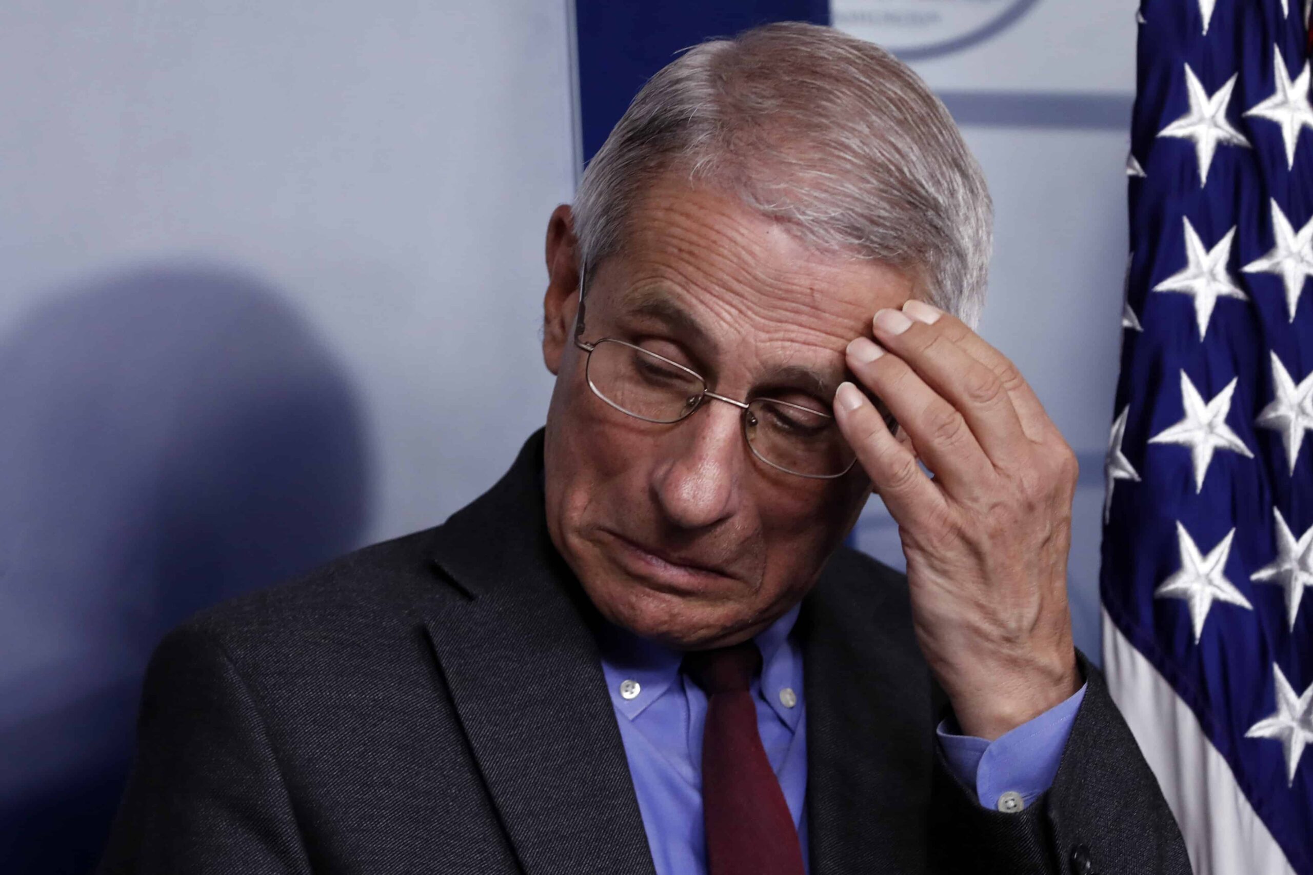 O Fauci αναρωτιέται πως γίνετε να πέφτουν τα κρούσματα στο Τέξας χωρίς τις μάσκες.