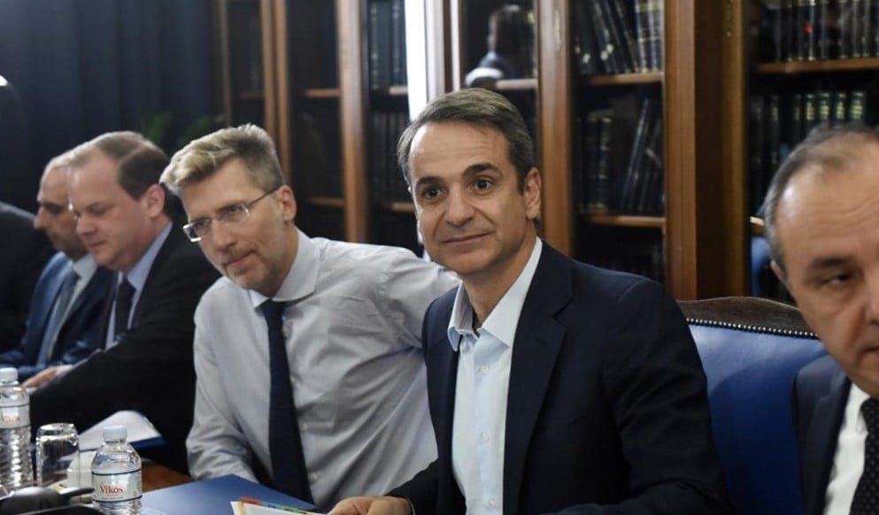 Εμβολιασμός: Νέες απειλές απο την κυβέρνηση, περιορισμοί, τιμωρίες και απολύσεις