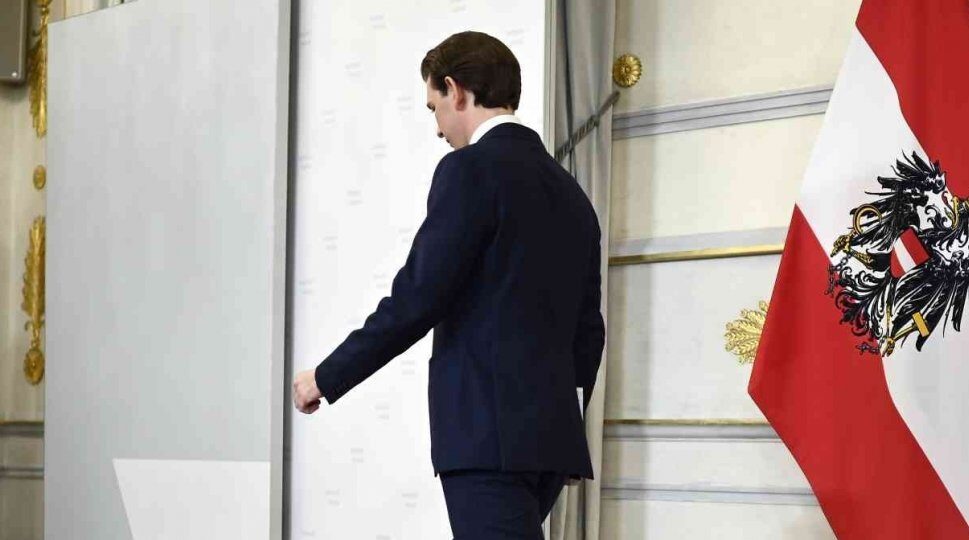 Παραιτήθηκε ο καγκελάριος Κουρτς μετά το σκάνδαλο διαφθοράς – Στην Ελλάδα ο μήνας έχει 9…