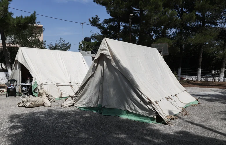 Ντροπή: Κρεβάτια και σκηνές μόνο στους εμβολιασμένους σεισμόπληκτους στην Κρήτη!