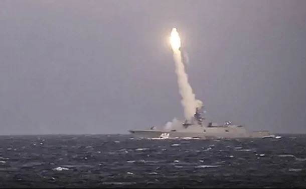 Επίδειξη δύναμης απο Πούτιν: εκτοξεύει για πρώτη φορά υπερηχητικούς πυραύλους Zircon