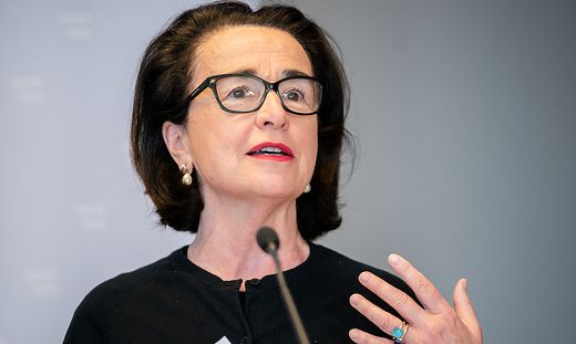 Η πρόεδρος της αυστριακής επιτροπής βιοηθικής, ζητά τώρα να γίνουν υποχρεωτικά και τα εμβόλια για την ιλαρά και τη γρίπη…