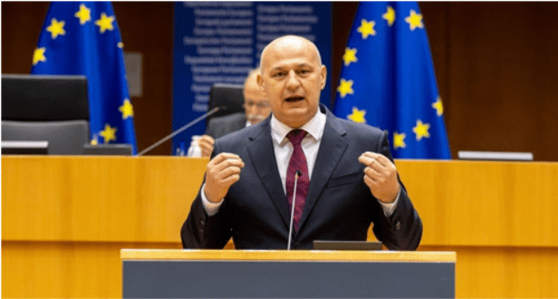 Ευρωβουλευτής ζητά απο την Επιτροπή της ΕΕ να καταγγείλει αμέσως τις συμβάσεις των εμβολίων και να λογοδοτήσουν οι υπέυθυνοι! (βίντεο)