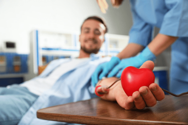 Ο ελβετικός οργανισμός Safe Blood Donation φέρνει σε επαφή ανεμβολίαστους δότες αίματος απο όλες τις χώρες