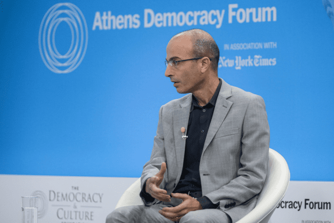 Νέες δηλώσεις του Yuval Noah Harari: «Είστε σε παρακολούθηση όλη σας τη ζωή – Ότι κάνετε θα το βρείτε μπροστά σας σε 20 χρόνια»!