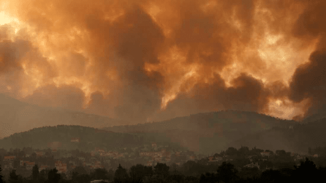 Φωτιές στην Ελλάδα: Τα ξένα ΜΜΕ μιλούν για τις μεγαλύτερες πυρκαγιές που είχε ποτέ η Ευρώπη.