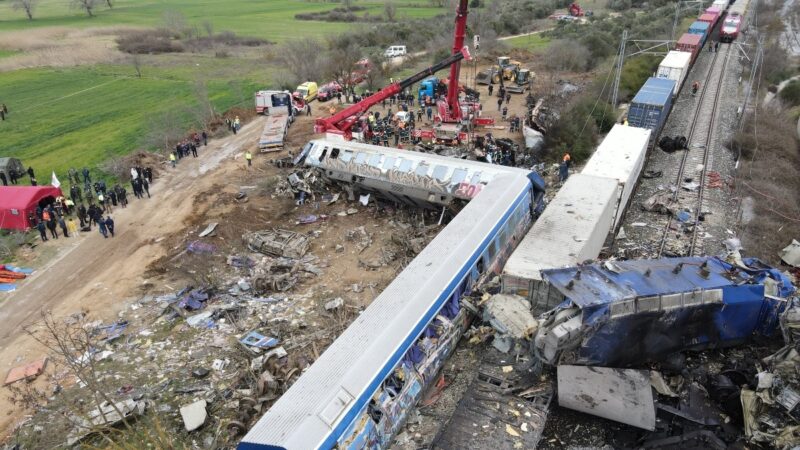 Τέμπη: Διάλογοι σοκ μεταξύ σταθμαρχών και ρυθμιστών κυκλοφορίας λίγες ώρες πριν από την τραγωδία στα Τέμπη.