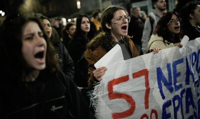 Τέμπη: Ξανά στους δρόμους μαθητές και φοιτητές την Παρασκευή «Μέχρι η δικαίωση να ‘ρθει εδώ θα μείνουμε»