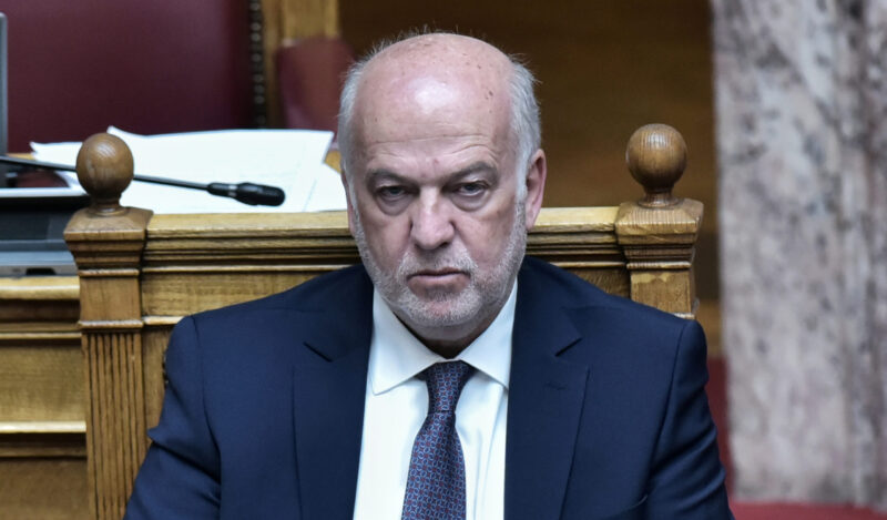 Ο Φλωρίδης συνεχίζει να προκαλεί εντελώς αποκτηνωμένος κάνει μπλακ χιούμορ με το ξυλόλιο, μιλώντας για φορτίο με οξυζενέ!