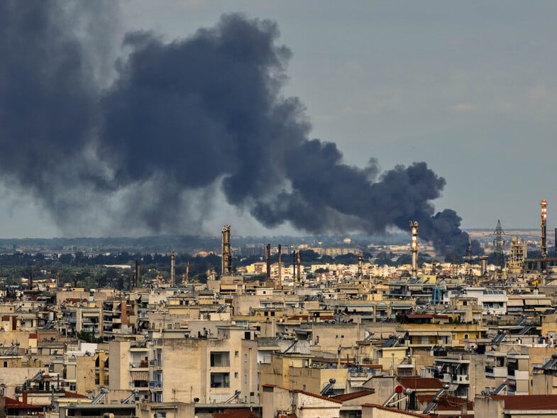 Θεσσαλονίκη: Φωτιά σε εταιρεία ανακύκλωσης – εκεί μεταφέρθηκαν τα αρχεία του ΟΠΕΚΕΠΕ;