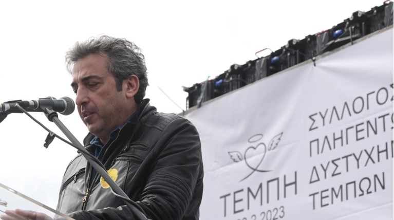 Η δικαστική εξουσία απαιτεί από τους συγγενείς των θυμάτων του δυστυχήματος στα Τέμπη να αιτιολογήσουν το αίτημά τους για εκταφή… αλλιώς θα προχωρήσει στη βίαιη προσαγωγή τους.