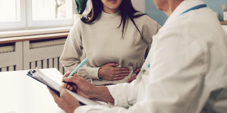 Ο καρκίνος σε νεότερες ηλικίες εκτοξεύεται στα ύψη — εως και 80 τοις εκατό περισσότερο απο τις προηγούμενες γενιές.