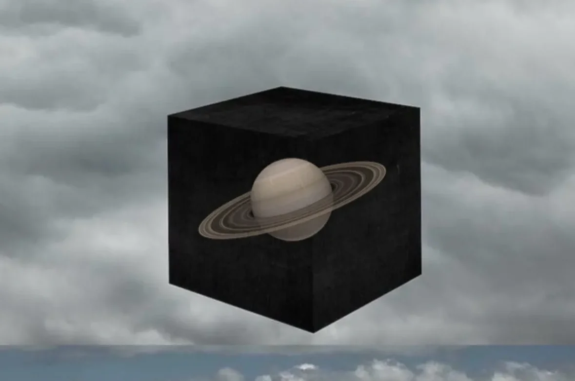 Ο συμβολισμός του Κρόνου και του μαύρου κύβου απο την εξουσία ελέγχου.