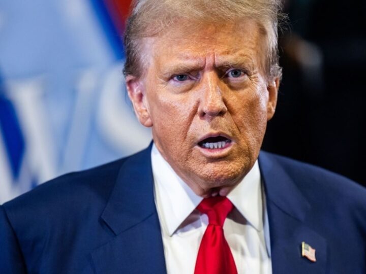 Δημοσκόπηση: Το 60% των ψηφοφόρων του Τραμπ, πιστεύουν ότι ο Τραμπ γνώριζε για τις κακοποιήσεις ανήλικων απο τον Επστάιν, ενώ 38% πιστεύει ότι συμμετείχε.