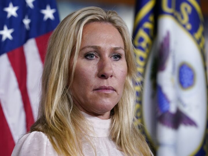 Η Μάρτζορι Τέιλορ Γκριν πιστή του κινήματος MAGA, παραιτήθηκε καταγγέλλοντας τον Τραμπ για συγκάλυψη στην υπόθεση Έπστάιν.